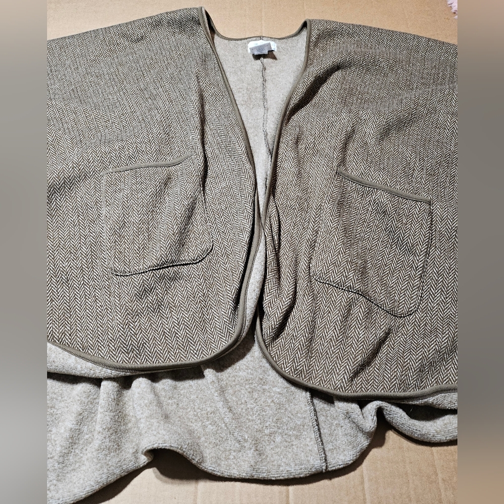 The Vermont Country Store‎ Polyester  Shawl Cape Tan Chevron Pattern Womens L/XL